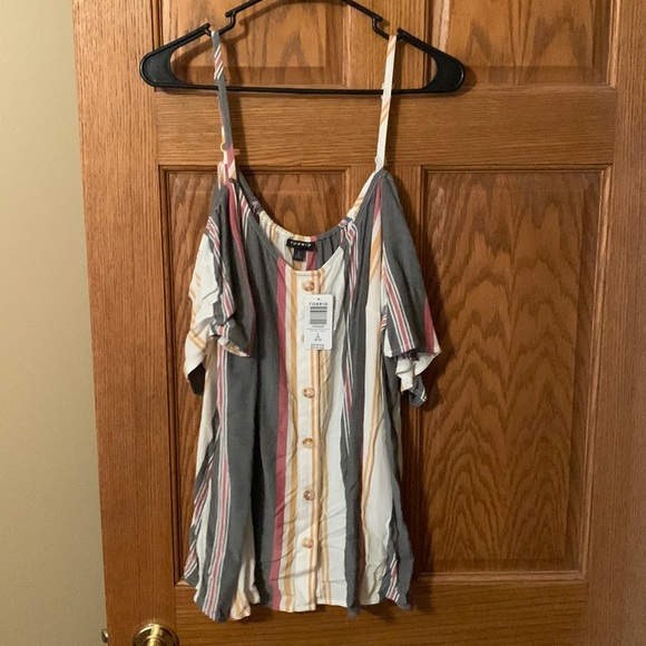 Torrid striped cold shoulder - Picture 1 of 3